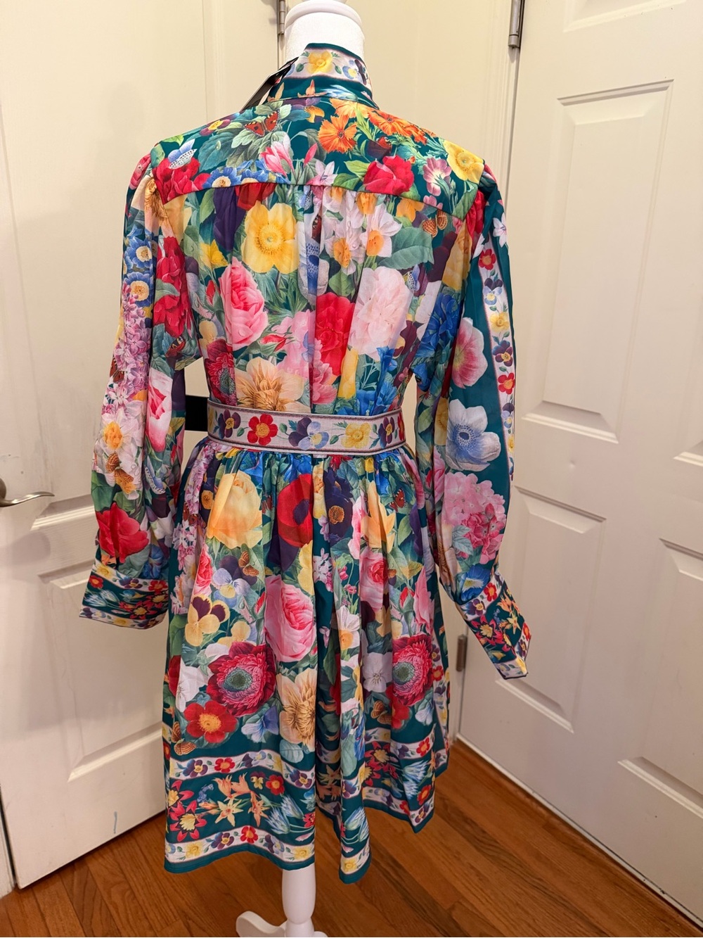 NWT Women’s Floral Pleated High Collar with Belt Dress Size M - Picture 3 of 15